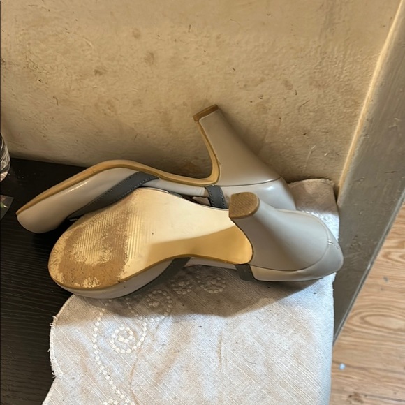Elegant Gray and Cream Women's Heels - Picture 5 of 6